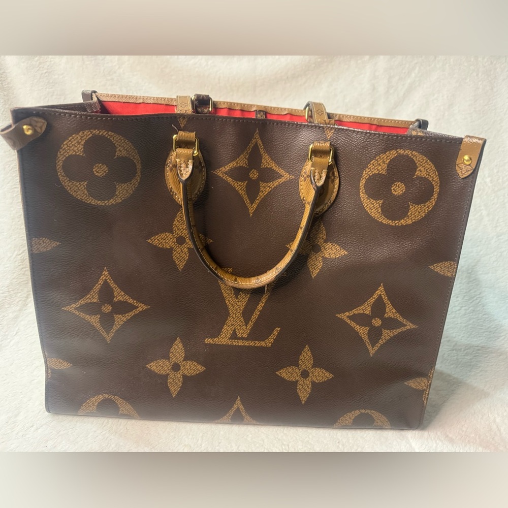Auth. Louis Vuitton Monogram On the Go GM /Monogram Handles❤️